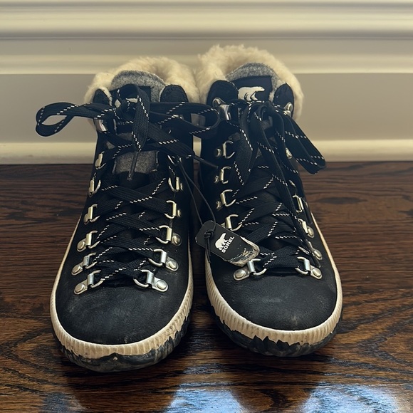 Sorel Waterproof Faux Fur Lined Boot Size 6 - Picture 8 of 12